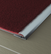 Profily pro podlahy o rozdílné výšce Prolevel Thin je profil pro spojení PVC podlah. Aplikuje se po pokládce. Využívá se zejména jako ochrana rohu podlahoviny.
