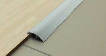 profily pro podlahy LVT Eurosystem Thin je řada profilů pro LVT a podlahy o nízké výšce od 4 do 6,5 mm.