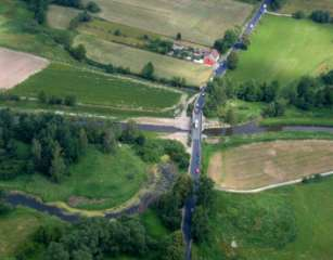 Foto J. LANGHAMMER, 2003 Příklady Most na Blanici, strţený při povodni.