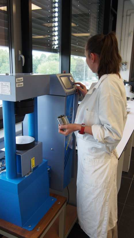 11. Laboratoř tuhých zbytků - vedoucí: Doc. Ing. Jozef Vlček, Ph.D. - členové týmu: Ing.