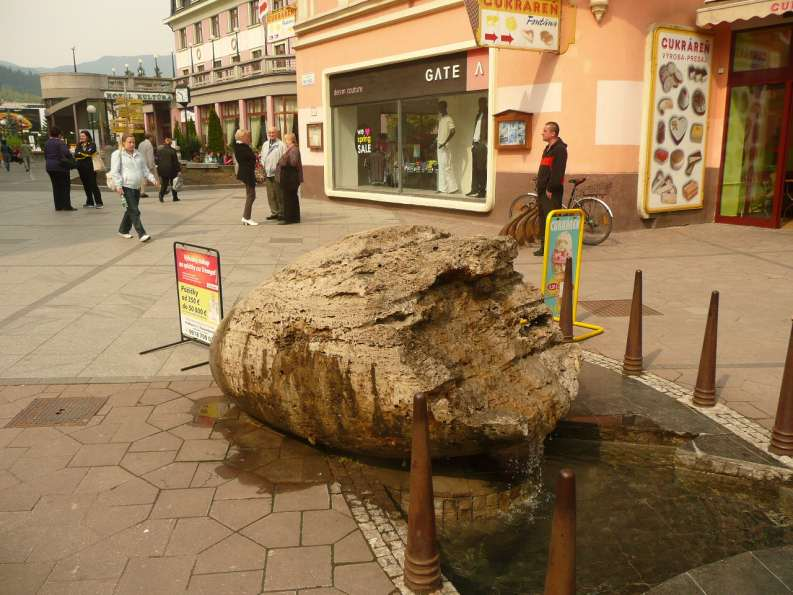 Travertín, chemogénna, čiast.