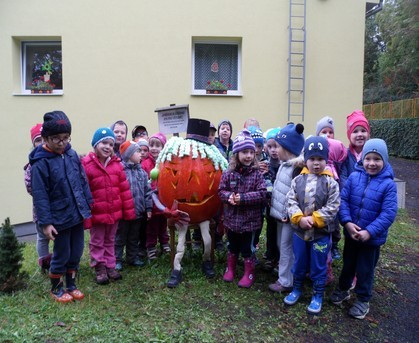 POZVÁNKA Pátek 4. 11. 2016 od 16 30 hod u hasičárny průvod obcí s lampiony, hudbou a koňským potahem.