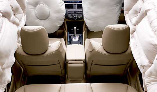 Obrázek 19: Systém airbagů v moderním vozidle Zdroj: ToyotaPressCentrum Nelze jej použít opětovně, po opravě vozidla se montuje vždy nový.