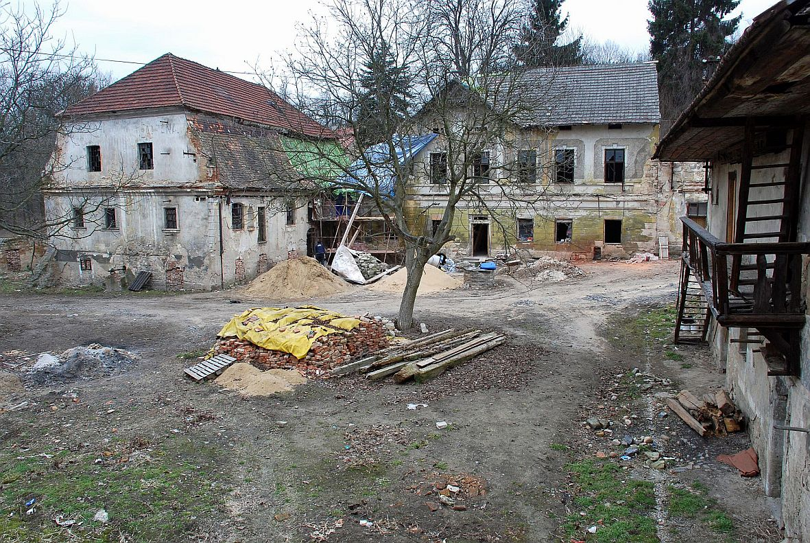 Satranův mlýn Identifikační údaje Název mlýna Satranův mlýn Čp. 19 Ulice -Lokalita Vepřek (vesnice, město) PSČ 277 52 Okres Mělník Katastrální Vepřek území GPS 5 18'37.628'' 14 19'23.