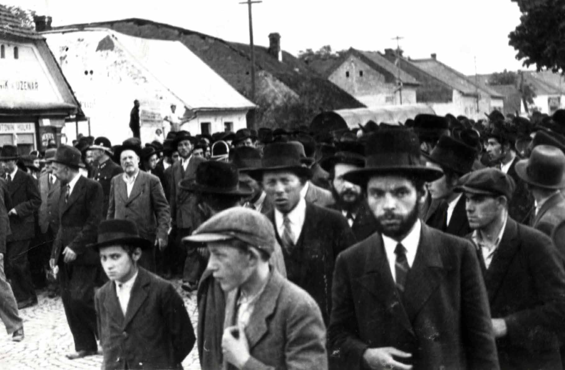 Ernest Galpert Mukachevo 1927 Ella Levitskaya This is our family, from left to right: Me, my mother Perl Galpert, nee alush; my older sister Olga Weinstein, nee Galpert; my father Eshye Galpert; my