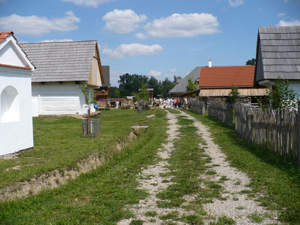 kulturních památek přímo v obci (kostela a historické lednice) a tyto aktivity podnítily některé z občanů k úpravě a zkulturnění vlastních nemovitostí.