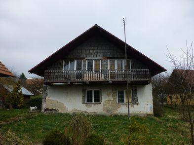 Znalecký posudek číslo S 369/39/2016 6 NEMOVITOST: Rodinný dům - bez nebytových prostor, Podíl ve výši 4/6 na rodinném domě č. p. 191, který je součástí pozemku parc. č. St.