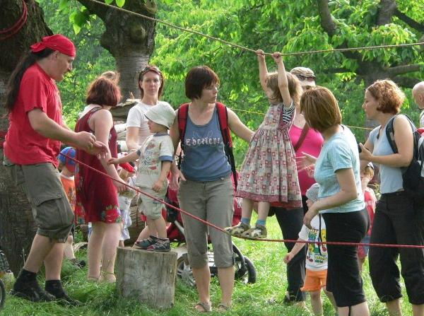 B) ROK 2015/2016 Ekologické programy pro MŠ, ZŠ a SŠ Ekocentrum Podhoubí Viz anotaci v části 1.3.2 Ekologické programy pro MŠ, ZŠ a SŠ za rok 2014/2015.