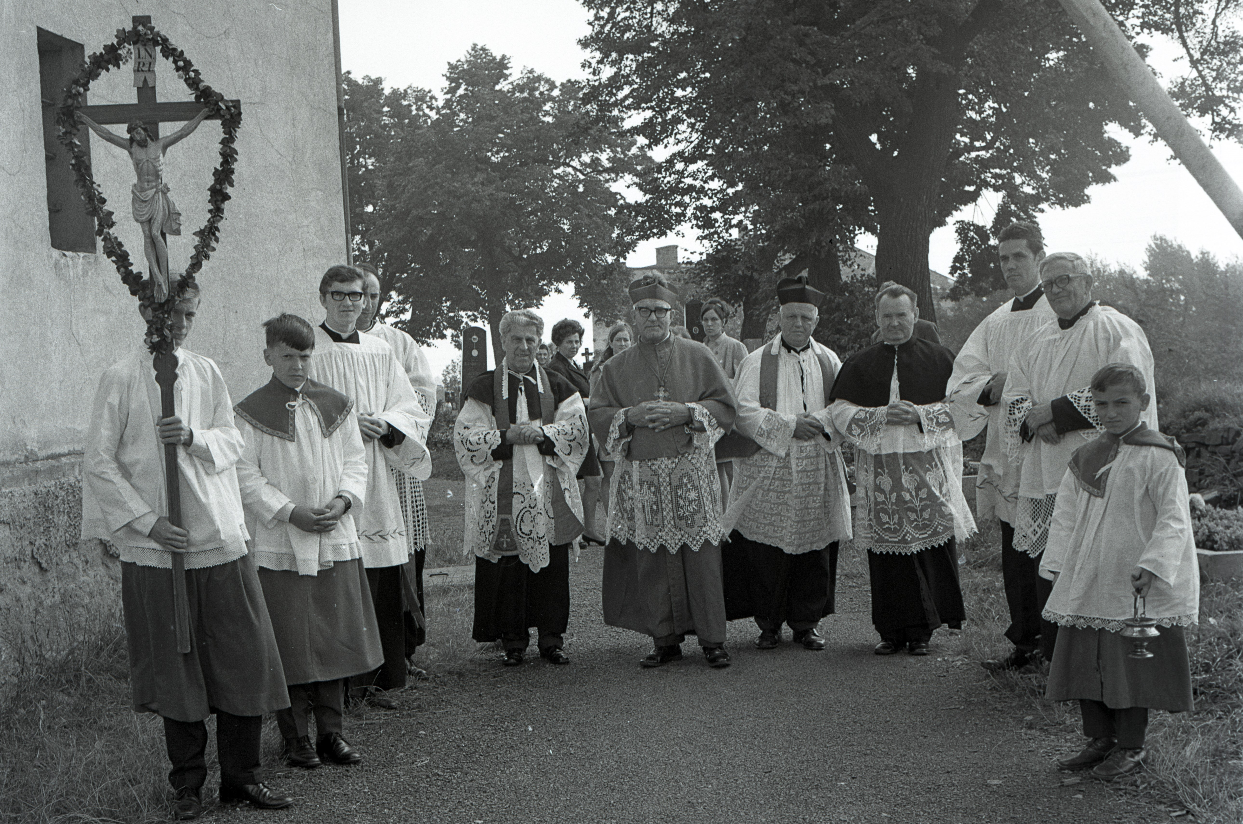 TOULKY FARNÍ MINULOSTÍ Významný den historie naší farnosti. Významná fotografie.