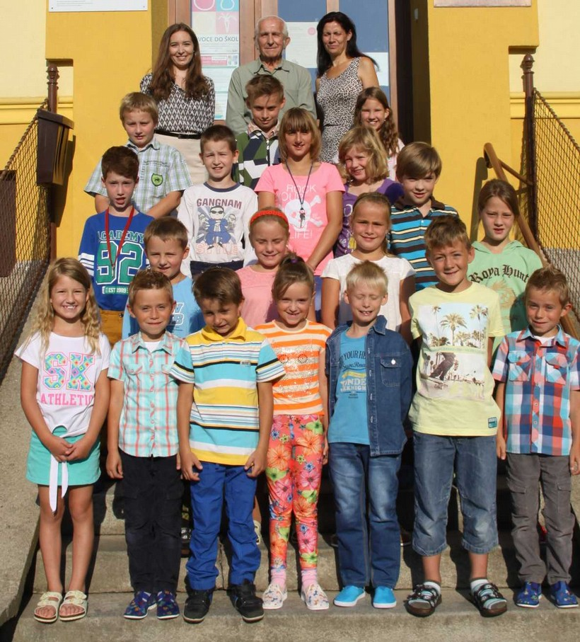 ZAČALA NÁM OPĚT ŠKOLA ZPRÁVIČKY ZE ŠKOLY Motto: Sotva naučíme své dítě něco, co sami neděláme. www.skola.rudnapodpradedem.