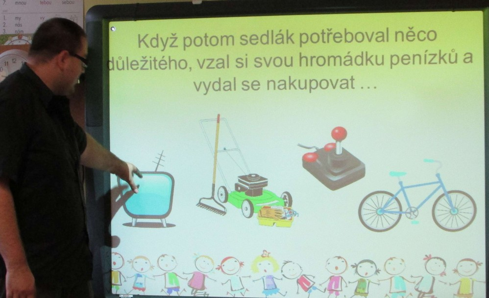 ZPRÁVIČKY ZE ŠKOLY Motto: Sotva naučíme své dítě něco, co sami neděláme. www.skola.rudnapodpradedem.cz Listopad 15 POZOR, ABYS MI NEUBLÍŽIL V měsíci říjnu jsme měli ve školce návštěvu.