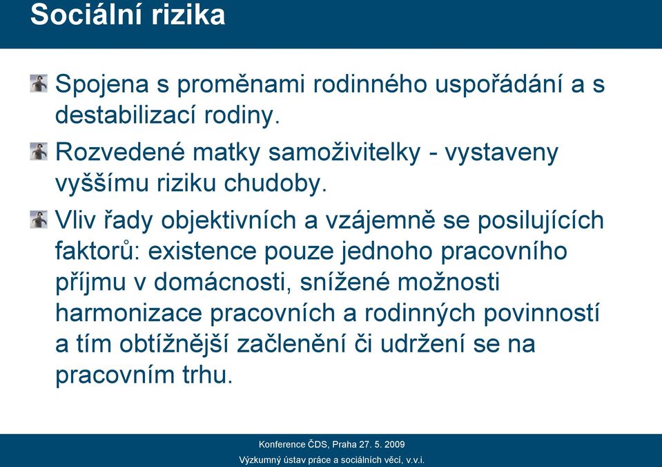 Vliv řady objektivních a vzájemně se posilujících faktorů: existence pouze jednoho pracovního