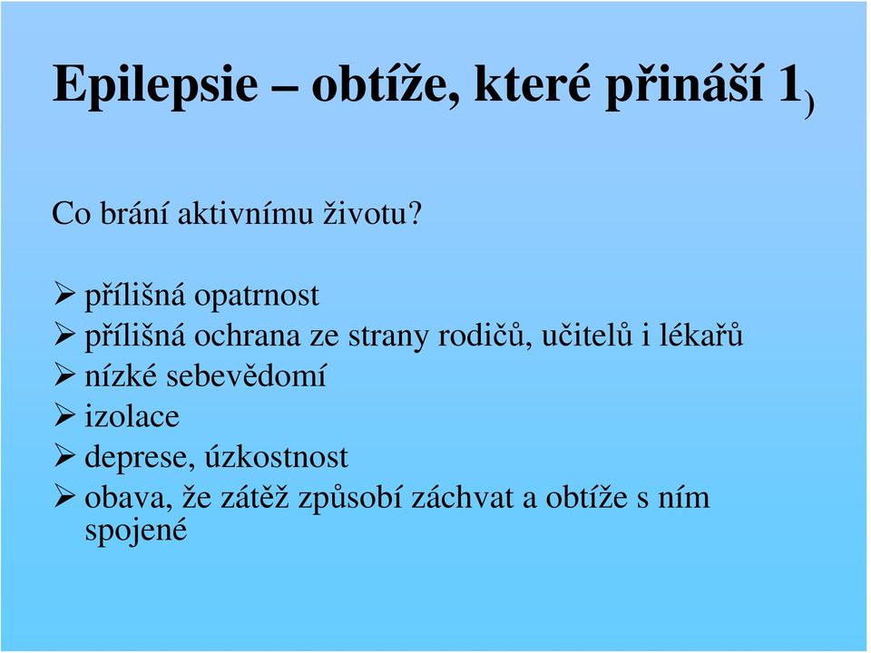 přílišná opatrnost přílišná ochrana ze strany rodičů,