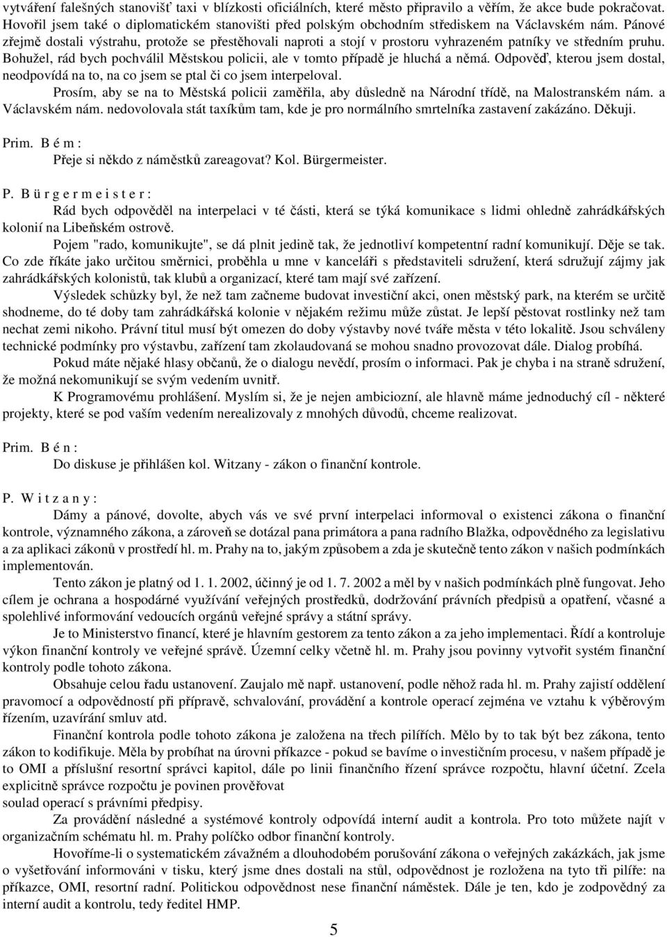 Pánové zřejmě dostali výstrahu, protože se přestěhovali naproti a stojí v prostoru vyhrazeném patníky ve středním pruhu.