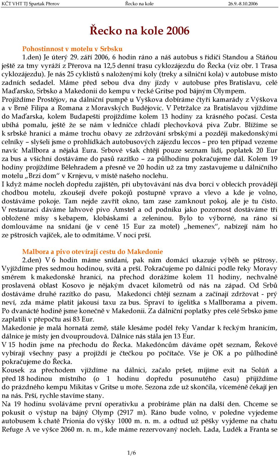 Je nás 25 cyklistů s naloženými koly (treky a silniční kola) v autobuse místo zadních sedadel.