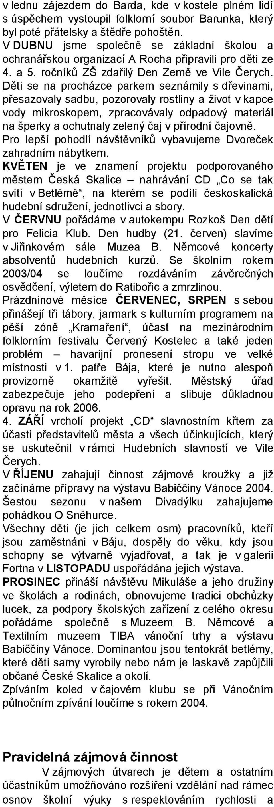 Děti se na procházce parkem seznámily s dřevinami, přesazovaly sadbu, pozorovaly rostliny a život v kapce vody mikroskopem, zpracovávaly odpadový materiál na šperky a ochutnaly zelený čaj v přírodní