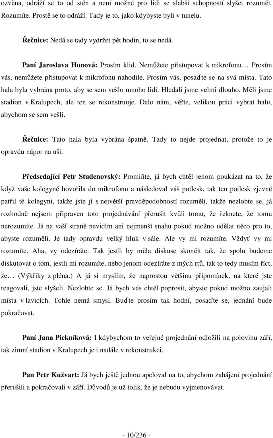 Prosím vás, posaďte se na svá místa. Tato hala byla vybrána proto, aby se sem vešlo mnoho lidí. Hledali jsme velmi dlouho. Měli jsme stadion v Kralupech, ale ten se rekonstruuje.