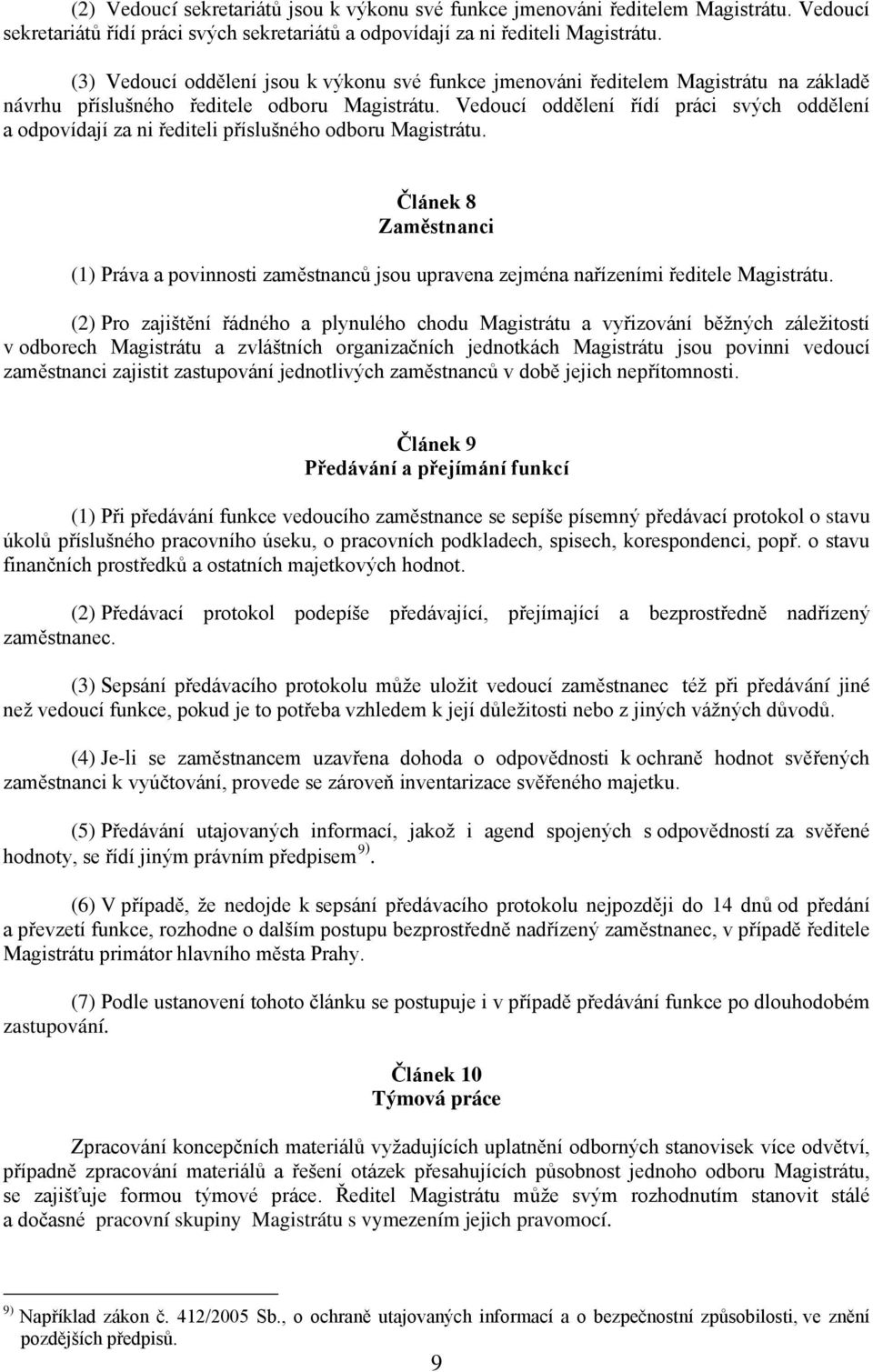 Vedoucí oddělení řídí práci svých oddělení a odpovídají za ni řediteli příslušného odboru Magistrátu.