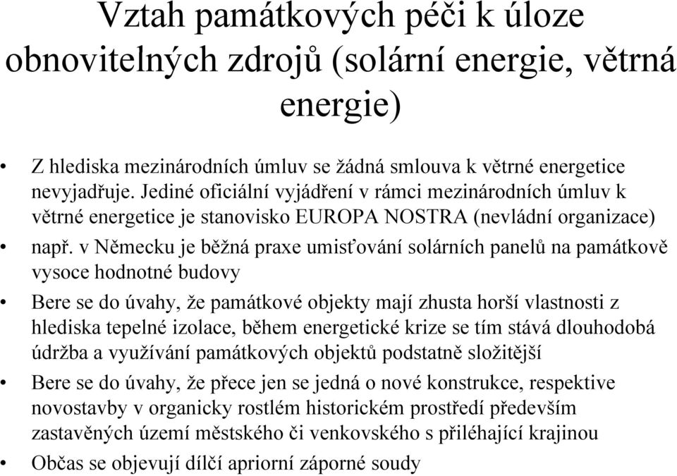 v Německu je běžná praxe umisťování solárních panelů na památkově vysoce hodnotné budovy Bere se do úvahy, že památkové objekty mají zhusta horší vlastnosti z hlediska tepelné izolace, během