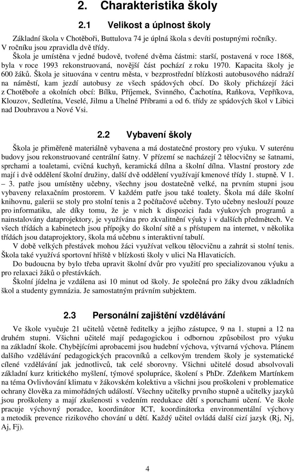 Škola je situována v centru města, v bezprostřední blízkosti autobusového nádraží na náměstí, kam jezdí autobusy ze všech spádových obcí.