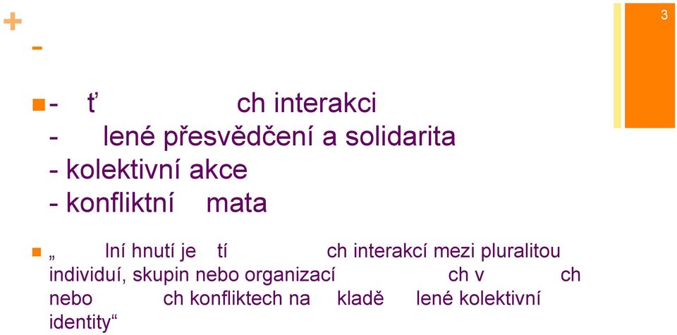 interakcí mezi pluralitou individuí, skupin nebo