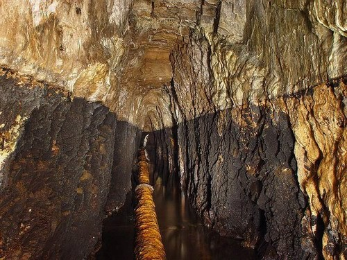 Dědičná štola sv. Eliáše 600 m od ústí První období slávy stříbrných dolů na veseckém pohoří se však již chýlilo ke konci.