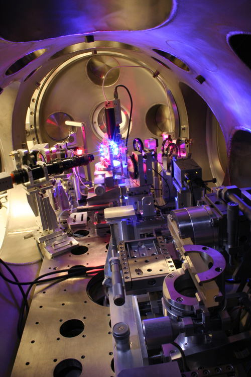 Koherentní rentgenové zdroje Femtosekundové pulsy Studium počátečních fází reakcí a ultrarychlých přechodových jevů ve fyzice a v