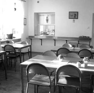 Pfiedvánoãní podûkování ze stravovny VáÏení strávníci, váïení podnikatelé, váïení pfiátelé, kaïd z nás v tomto pfiedvánoãním ãase se na chvíli zastaví a bilancuje, jak se nám tento uplynul rok