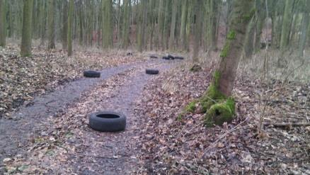 Obr. č. 57 Naše skupina Obr.č. 58 Půdní odkryv Obr.č. 59 Došli jsme ke studánce Obr. č. 60 Ohníček u studánky Obr.č.61 Ohřátí nám prospělo Obr.č. 62 Toto také dokážou lidé Obr.