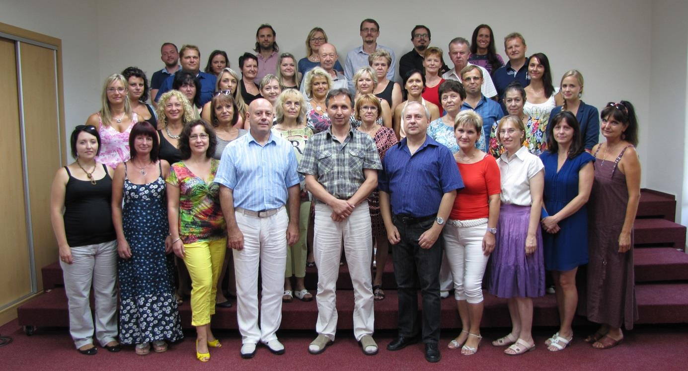 3. Personální zabezpečení školy Na škole působí stabilní pedagogický sbor. Minimální změny jsou z důvodů odchodu zaměstnanců do starobního důchodu a jejich nahrazení mladými začínajícími učiteli.