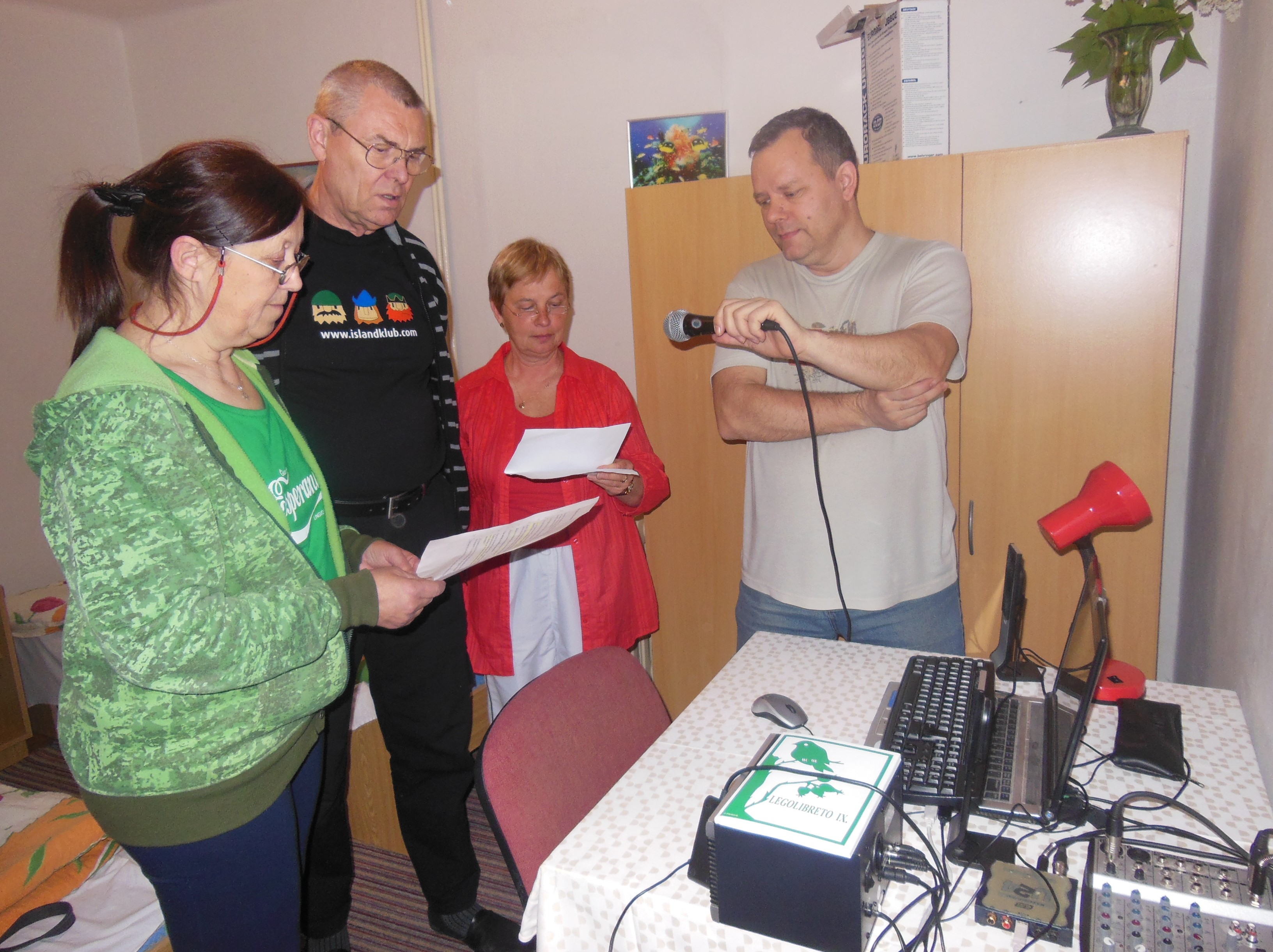 Esperantistoj en la uzino CIMBRIA HMD Sabla Printempo en Skokovy Ovofritaĵo en Vítkovice Ekskurso al Bludov