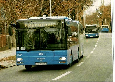 ZET Autobusi Do dana 30.04.2007.god. u prometu je ZET dosegao broj od 293 prijevozne jedinice. Koriste se tipovi MAN i MB. U 2007.god. počelo se koristiti gorivo biodizel, od 2008.god. za pogon će se koristiti komprimirani plin.