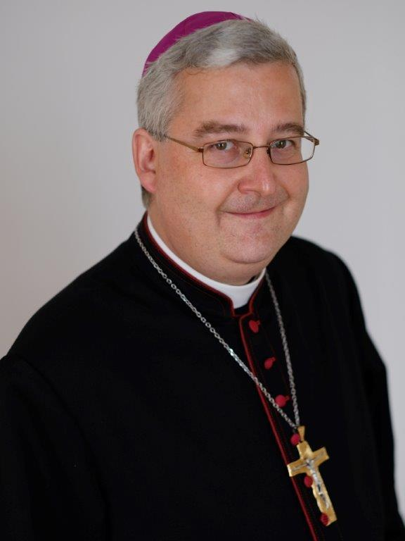 Nový pomocný brněnský biskup Pavel Konzbul Pavel Konzbul se narodil 17. října 1965 v Brně - Juliánově, kde dodnes žije jeho maminka Marie.