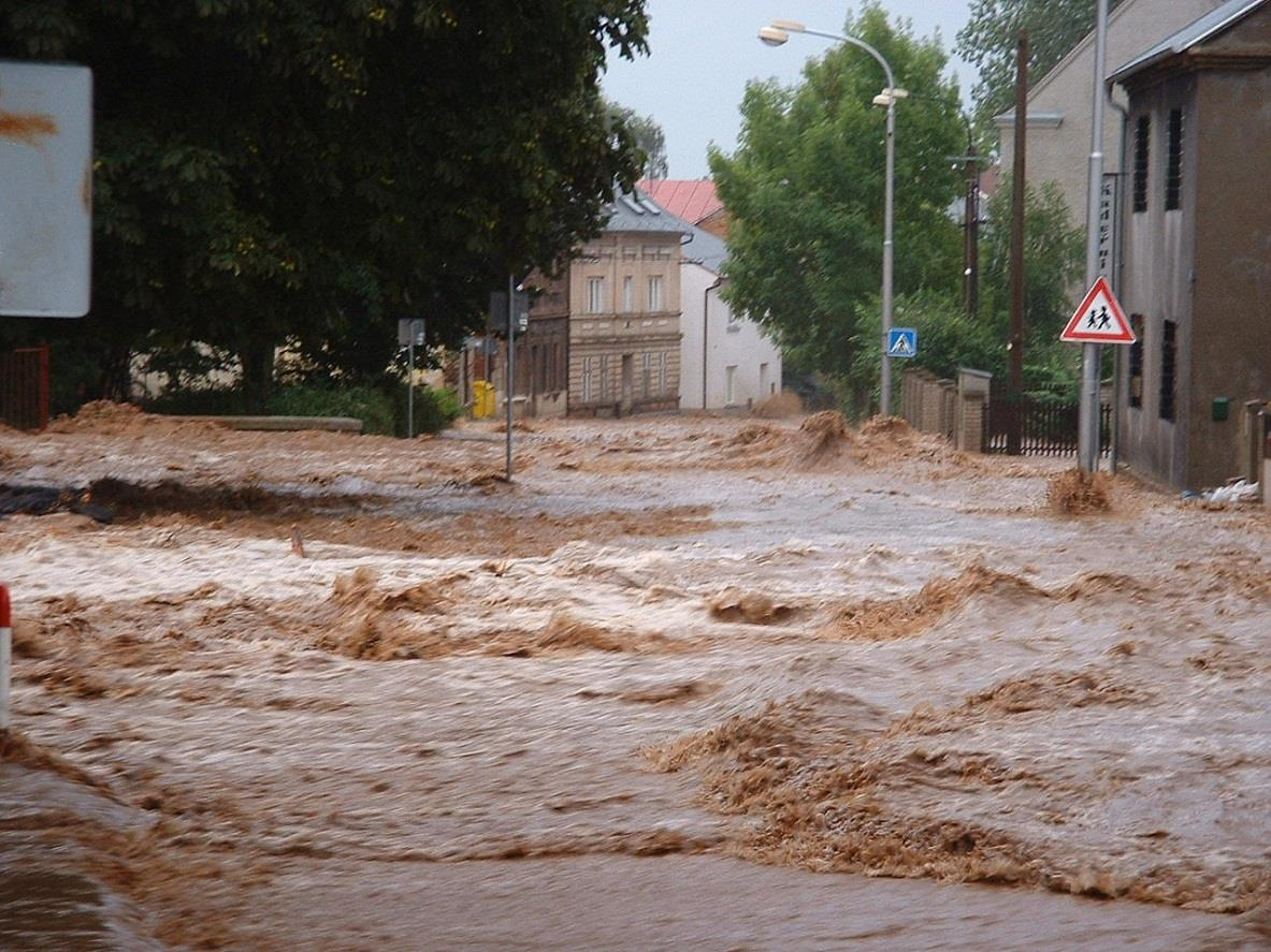 Voda již začíná opadat Tovární