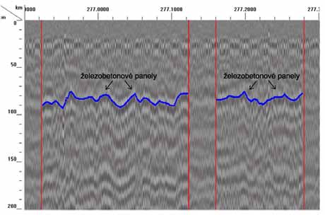 ŽELEZNIČNÍ DOPRAVNI CESTA 2016 18. - 20. dubna 2016 patrné, že se v tomto úseku nachází železobetonové desky. Dále můžeme vidět i malé odchylky v délce jednotlivých typů pražcového podloží.