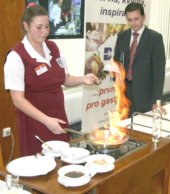 v půl deváté ráno zasedli chlapci k první části soutěže, což byl teoretický test znalostí.