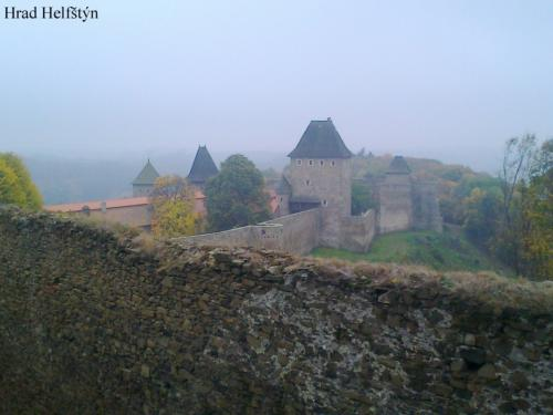 podmínek pro zaměstnance knihovny i pro samotné knihy a také externí i interní architektury knihovny.