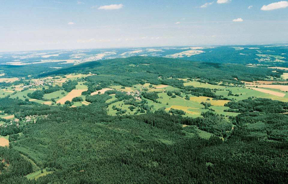 Jihlavsko park Melechov Vyhlá en v roce 995 Okresním úfiadem v Havlíãkovû Brodû.