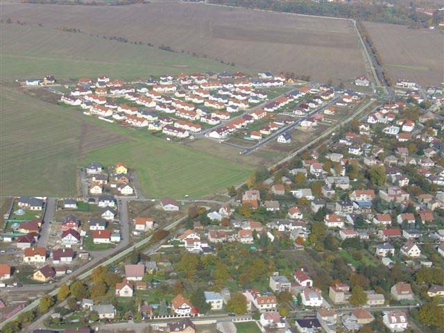 Suburbanizace proces stěhování rezidenčních, komerčních a dalších funkcí z jádrového města do jeho zázemí