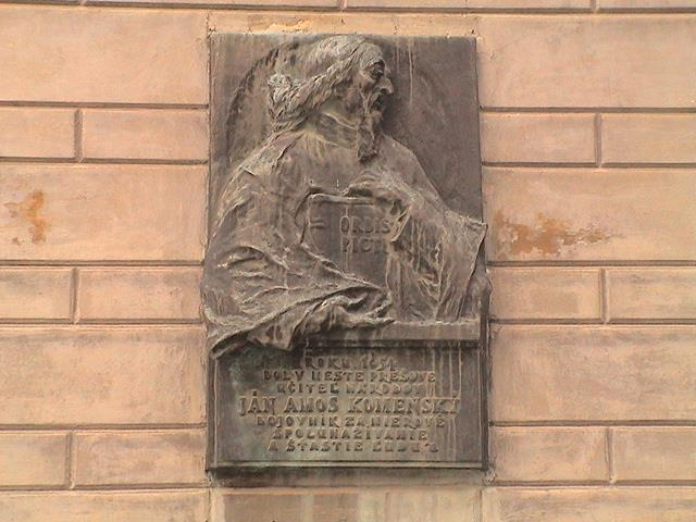 Obrázok 5 Evanjelické kolégium Na budove je umiestnená pamätná tabuľa, ktorá pripomína Jana Amosa Komenského a jeho pobyt v meste v roku 1654.