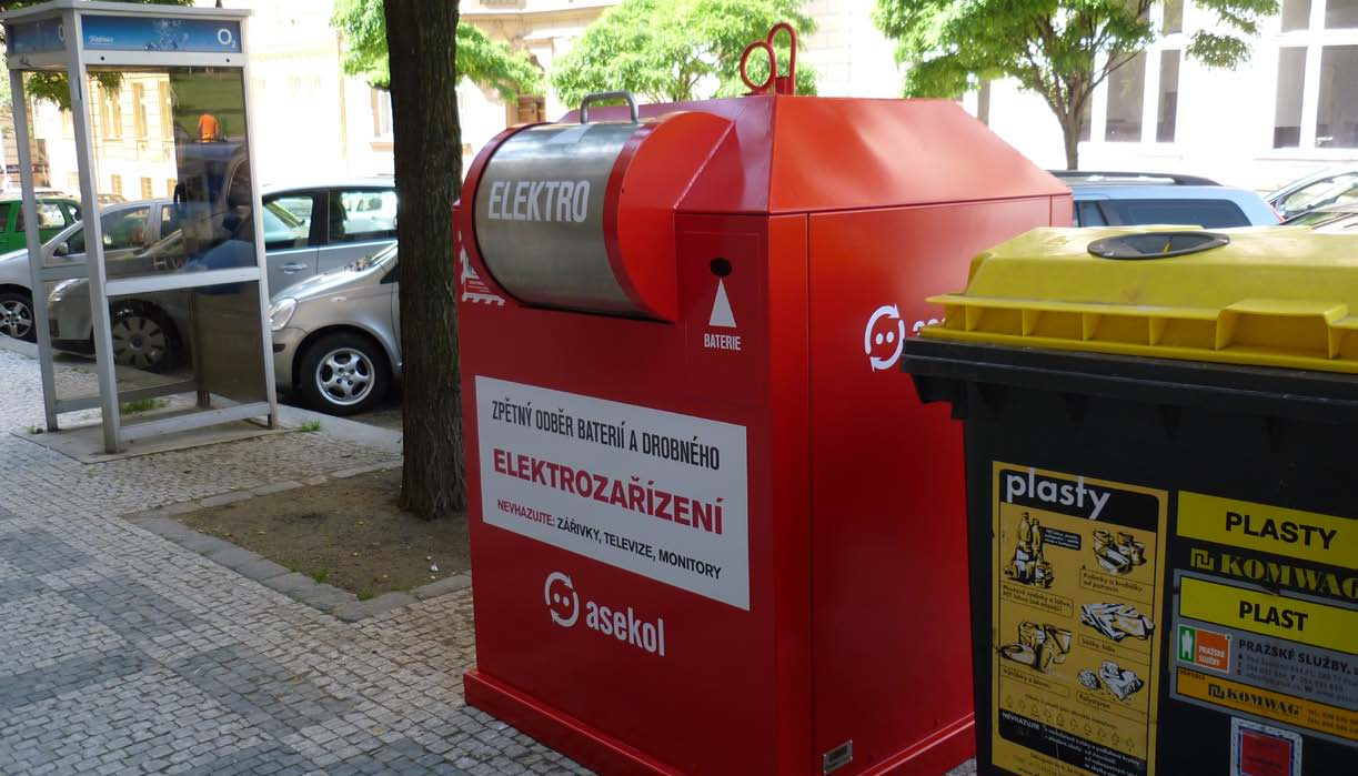 Díky recyklaci elektra by mohli občané e svítit 1,5 dne zdarma Občané Ústeckého e v loňském roce ušetřili 10 tisíc MWh elektřiny, 447 tisíc litrů ropy a 45 tisíc m³ vody.