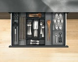 AMBIA-LINE Nový systém vnitřního členění pro LEGRABOX má elegantní design rámečků a postará se o pořádek dokonalých tvarů ve všech místnostech Vašeho domova.