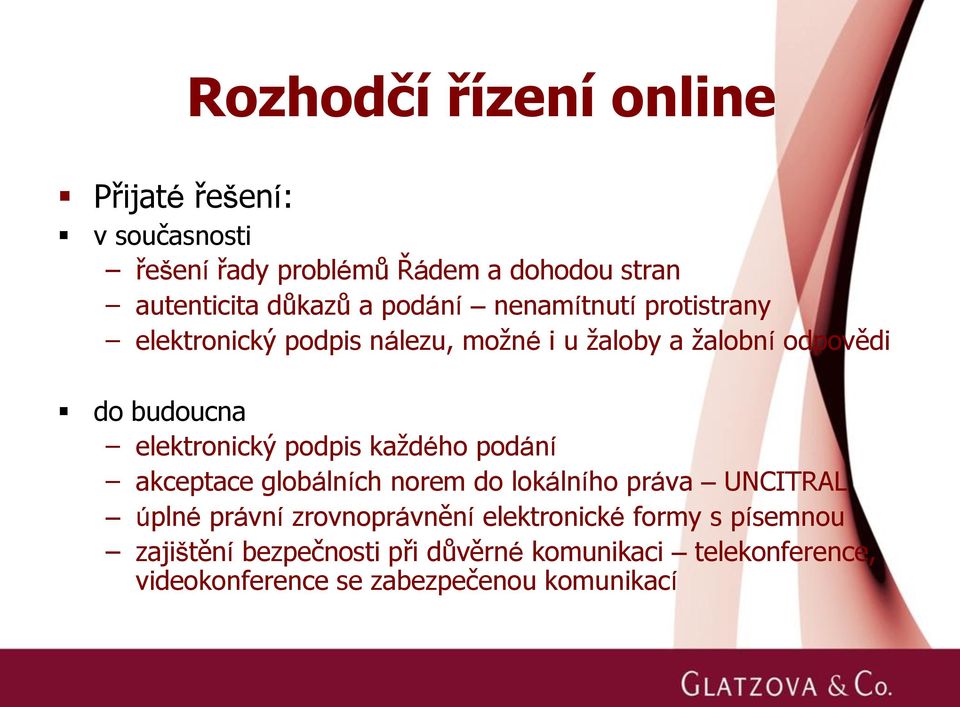 elektronický podpis každého podání akceptace globálních norem do lokálního práva UNCITRAL úplné právní zrovnoprávnění