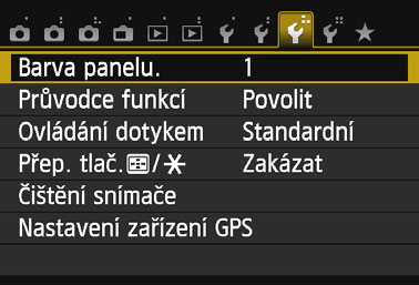 Praktické funkce 3 Znemožnění automatického vypnutí displeje LCD Můžete zabránit snímači pro vypnutí displeje, aby vypnul zobrazení nastavení fotografování na displeji LCD, když se vaše oko přiblíží