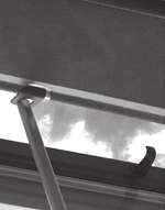 Tyče na obsluhu okien a doplnkov Pomoc na obsluhu vysoko namontovaných okien Na obsluhu okien namontovaných mimo priamy dosah používateľa firma FAKRO ponúka funkčnú tyč.