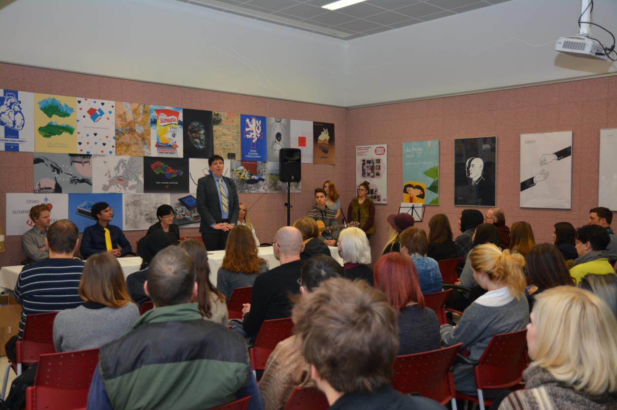 Zúčastněné školy: SLOVENSKÁ REPUBLIKA Stredná umelecká škola, Trenčín, Slovenská republika Soutěžící: Sarah Camilla Pekarčíková, Alex Čiffary, Martin Daško Stredná priemyselná škola Samuela