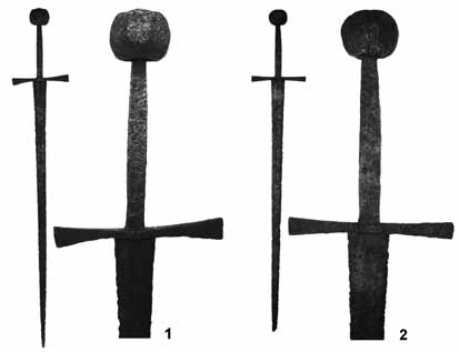 Středověké a raně novověké chladné zbraně ze sbírek Městského muzea v Moravském Krumlově Tab. II. Dlouhé meče. 1 Loděnice (inv. č. 3258); 2 Křeč (Státní hrad Kámen, bez inv. č.). Tafel II.