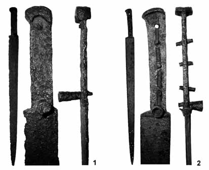 Hrad jako technický problém. Technologie a formy výstavby středověkých opevněných sídel Tab. III. Tesáky. 1 Templštejn (inv. č. 8105); 2 Moravský Krumlov (inv. č. 6707). Tafel III. Jagdschwerter.