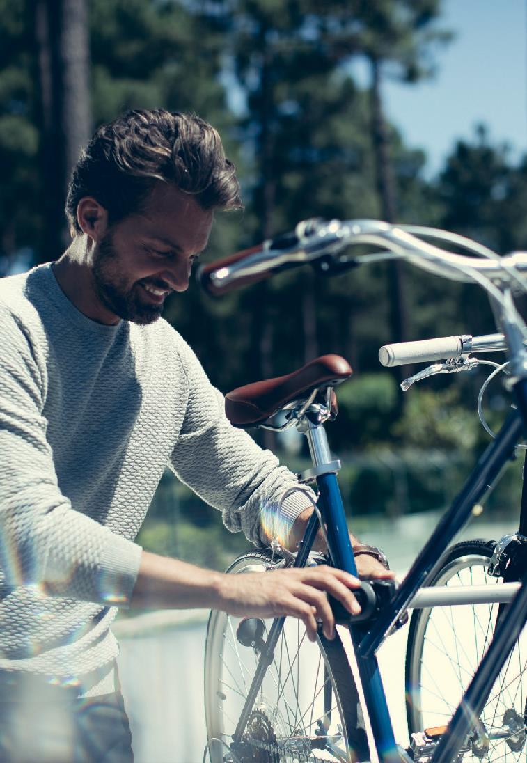 Ťažné zariadenia 01 Nosič bicyklov na ťažné zariadenie Nosič bicyklov na ťažné zariadenie. Ľahko sklopný pre jednoduchý prístup do batožinového priestoru. Dostupný pre 2 alebo 4 bicykle.