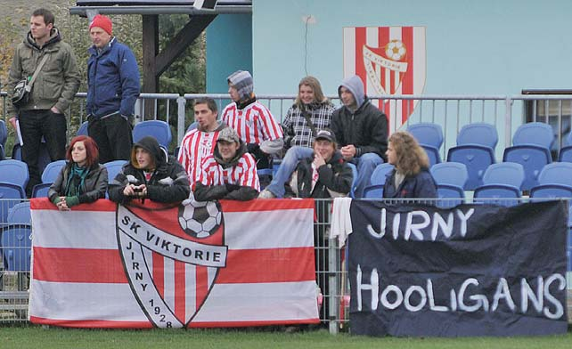 P EDSTAVUJEME SK VIKTORIE JIRNY Krátce o SK Viktorie Jirny Fotbalov klub byl zaloïen v ãervenci 1928. Nejvût í úspûchy klubu jsou spojeny s posledními sezónami po pfiíchodu trenéra Josefa Jíchy.